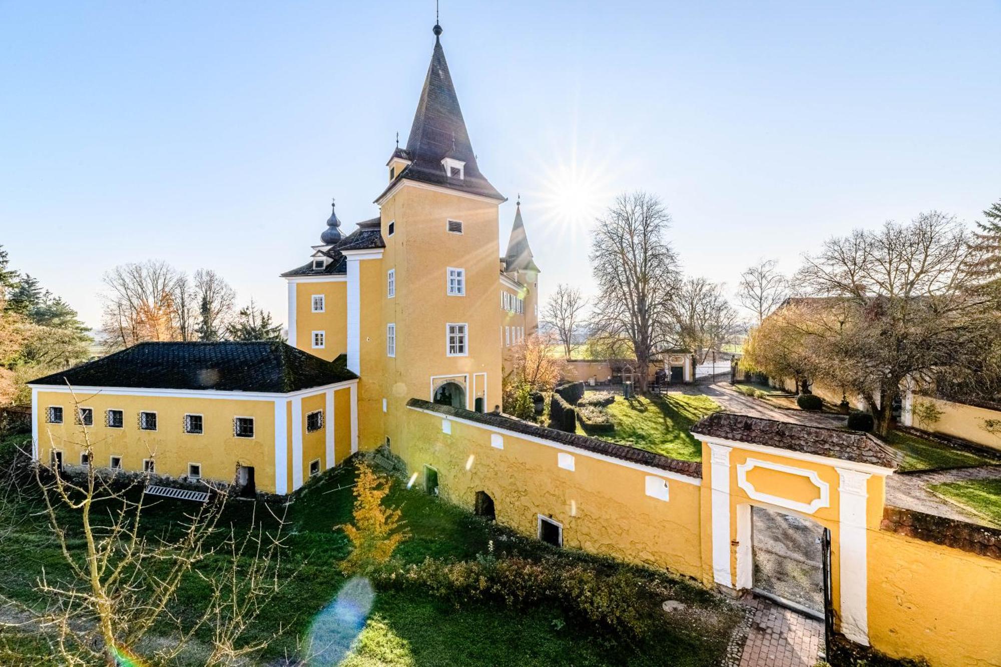 Schloss Muehldorf Feldkirchen an der Donau Luaran gambar