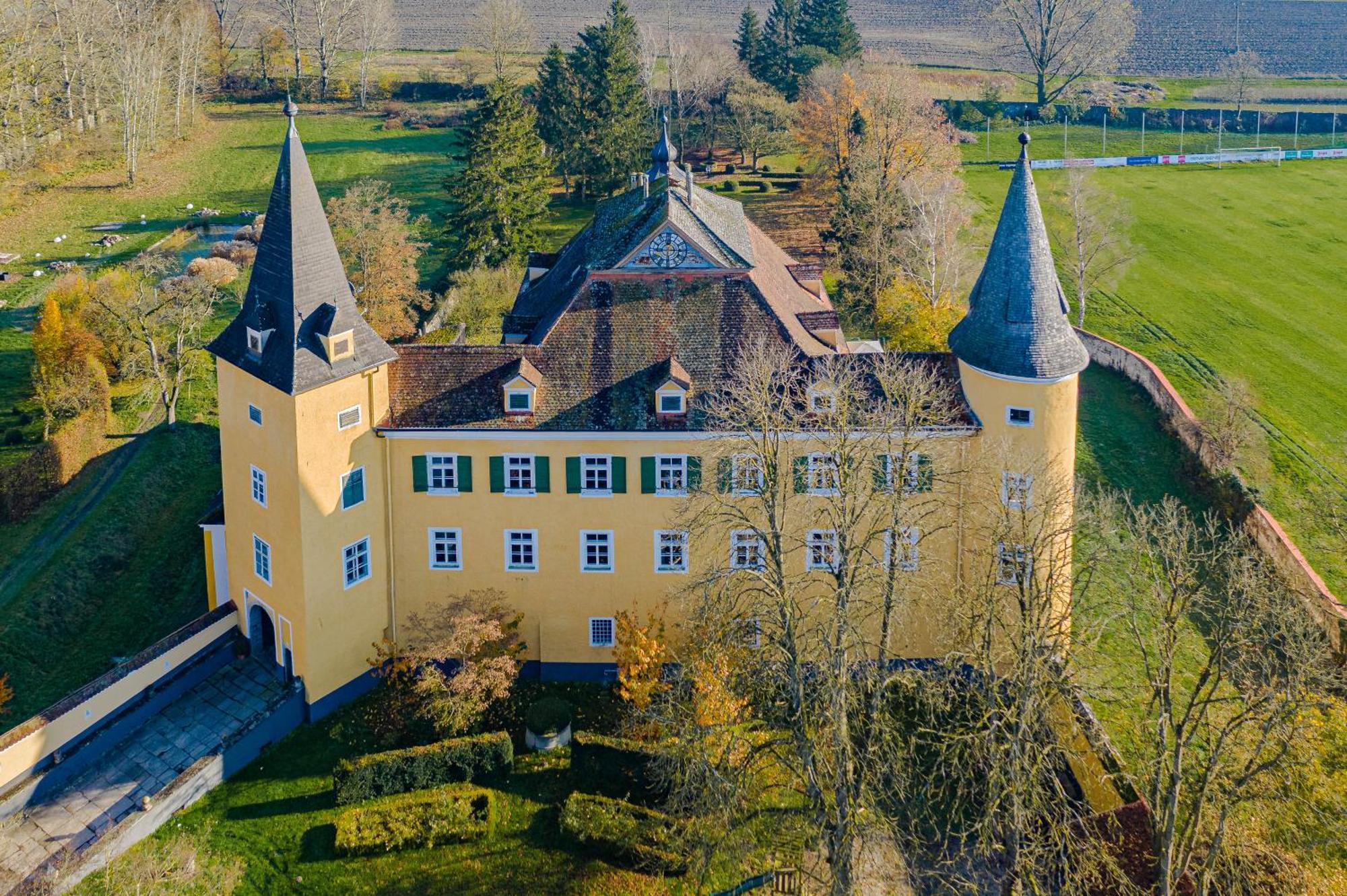 Schloss Muehldorf Feldkirchen an der Donau Luaran gambar