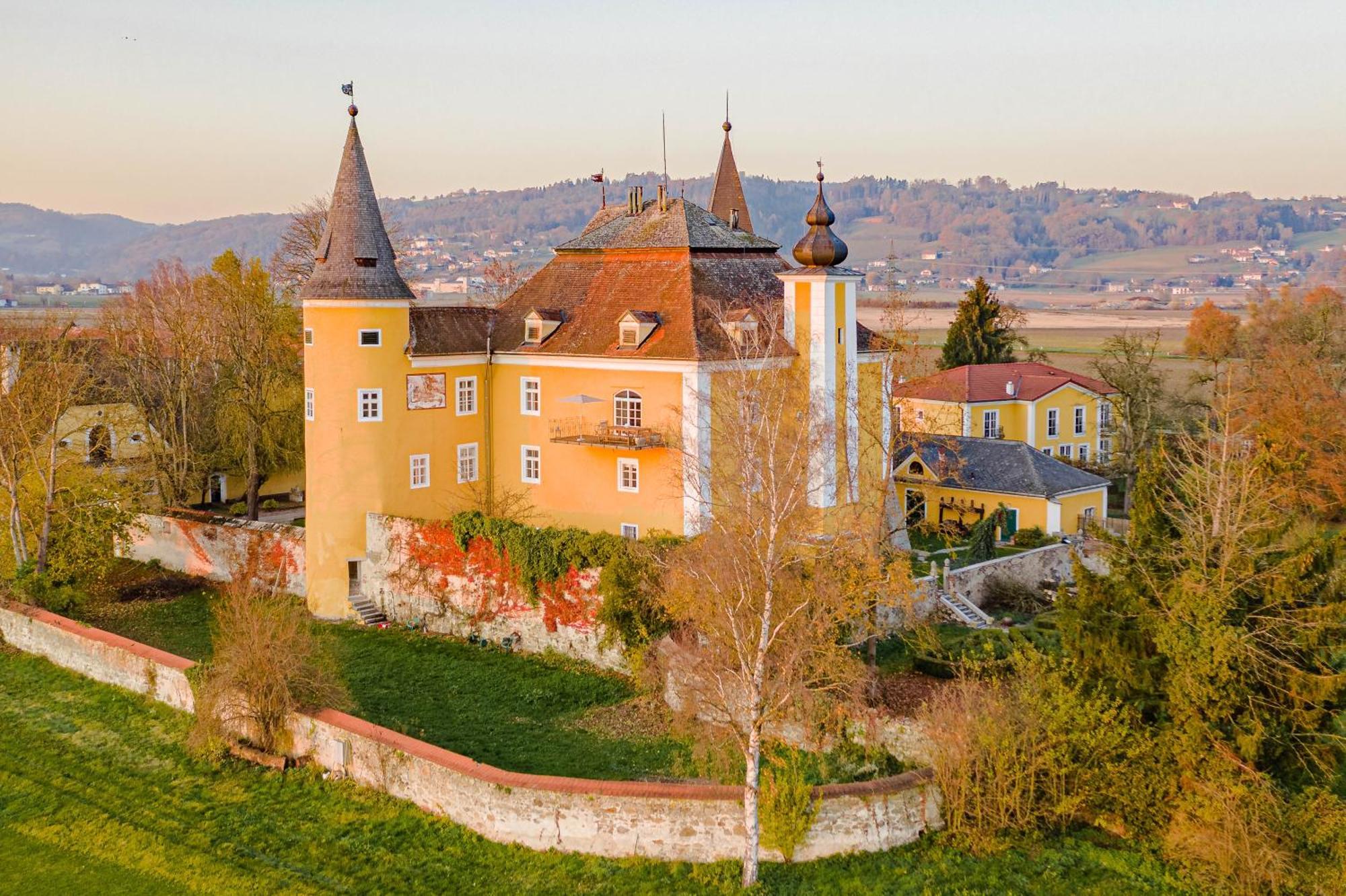 Schloss Muehldorf Feldkirchen an der Donau Luaran gambar